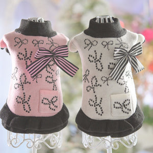 カシミヤ混のリボンジャカード柄ニットワンピース 背面デザイン｜リボン付き｜ピンクとホワイトの2色展開｜小型犬用ドッグウェア KALINA