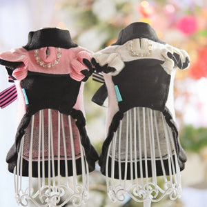 カシミヤ混のリボンジャカード柄ニットワンピース 正面デザイン｜ピンクとホワイトの2色展開｜胸元にビジュー付き｜小型犬用ドッグウェア KALINA