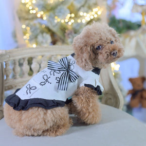 カシミヤ混のホワイトリボンジャカード柄ニットワンピース 側面デザイン｜袖口・裾にフリルあり｜小型犬用犬服 KALINA