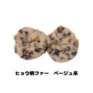 ヒョウ柄フェイクファー素材のベージュ系おめかしシュシュ｜KALINA ドッグウェアアクセサリー
