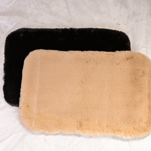 フェイクファー素材のふわふわペットカート用インナーマット、カラーは黒とミルクティー（ベージュ系）とホットミルク（白系）