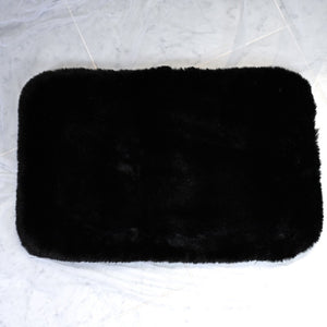 ブラックカラーのフェイクファー素材ペットカート用インナーマット。黒。