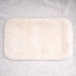フェイクファー素材のふわふわペットカート用インナーマット。ホットミルク（白系）。