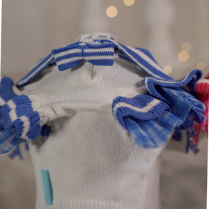 UVカットセーラーニットワンピース ブルー ディテールのクローズアップ